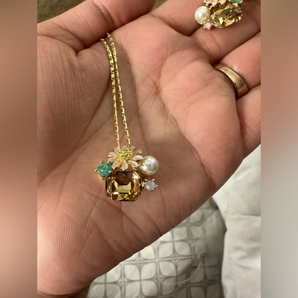 Women pendent set with  earring - Picture 1 of 3